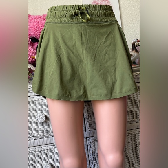 Backcountry fitness skort shorts in pea green color with Black Liner Size S - Picture 1 of 10